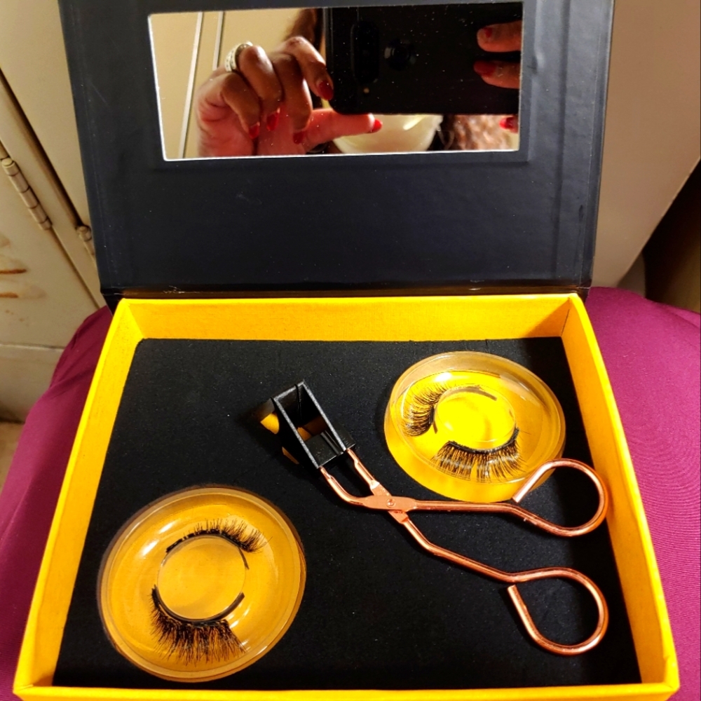 Magnetic eyelash